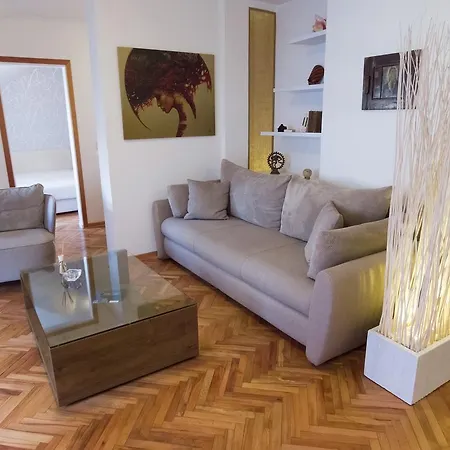 Center Apartment *
